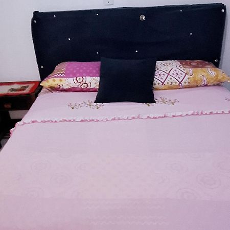KITNET 01 em TORRES-RS - MELHOR CUSTO BENEFICIO na mais bela praia Gaúcha - cozinha - banheiro - ar condicionado - Smart TV 32' Android Apps Youtube - Netflix - Prime Vídeo e Wi-Fi - Estacionamento - Acomoda até 4 pessoas - Anfitriã Superhost no BnB Exterior foto