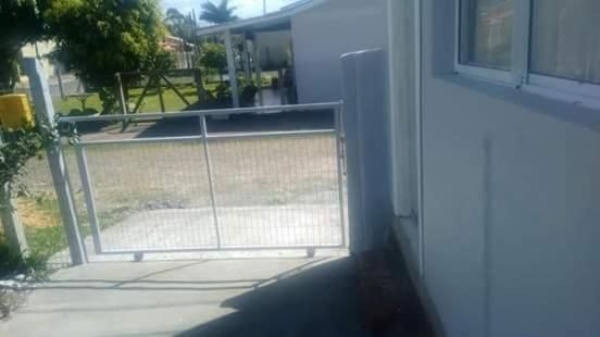 KITNET 01 em TORRES-RS - MELHOR CUSTO BENEFICIO na mais bela praia Gaúcha - cozinha - banheiro - ar condicionado - Smart TV 32' Android Apps Youtube - Netflix - Prime Vídeo e Wi-Fi - Estacionamento - Acomoda até 4 pessoas - Anfitriã Superhost no BnB Exterior foto