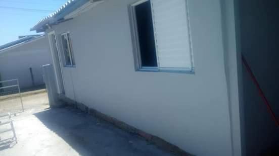 KITNET 01 em TORRES-RS - MELHOR CUSTO BENEFICIO na mais bela praia Gaúcha - cozinha - banheiro - ar condicionado - Smart TV 32' Android Apps Youtube - Netflix - Prime Vídeo e Wi-Fi - Estacionamento - Acomoda até 4 pessoas - Anfitriã Superhost no BnB Exterior foto