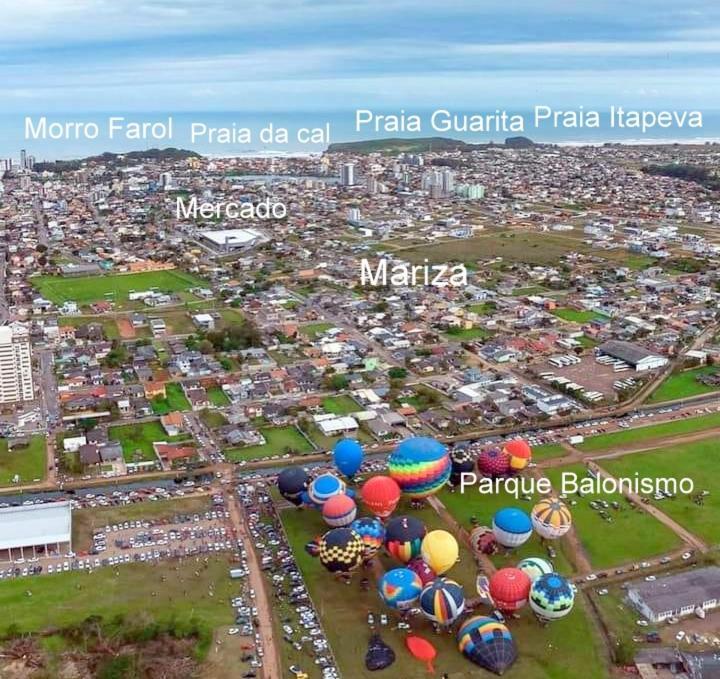 KITNET 01 em TORRES-RS - MELHOR CUSTO BENEFICIO na mais bela praia Gaúcha - cozinha - banheiro - ar condicionado - Smart TV 32' Android Apps Youtube - Netflix - Prime Vídeo e Wi-Fi - Estacionamento - Acomoda até 4 pessoas - Anfitriã Superhost no BnB Exterior foto