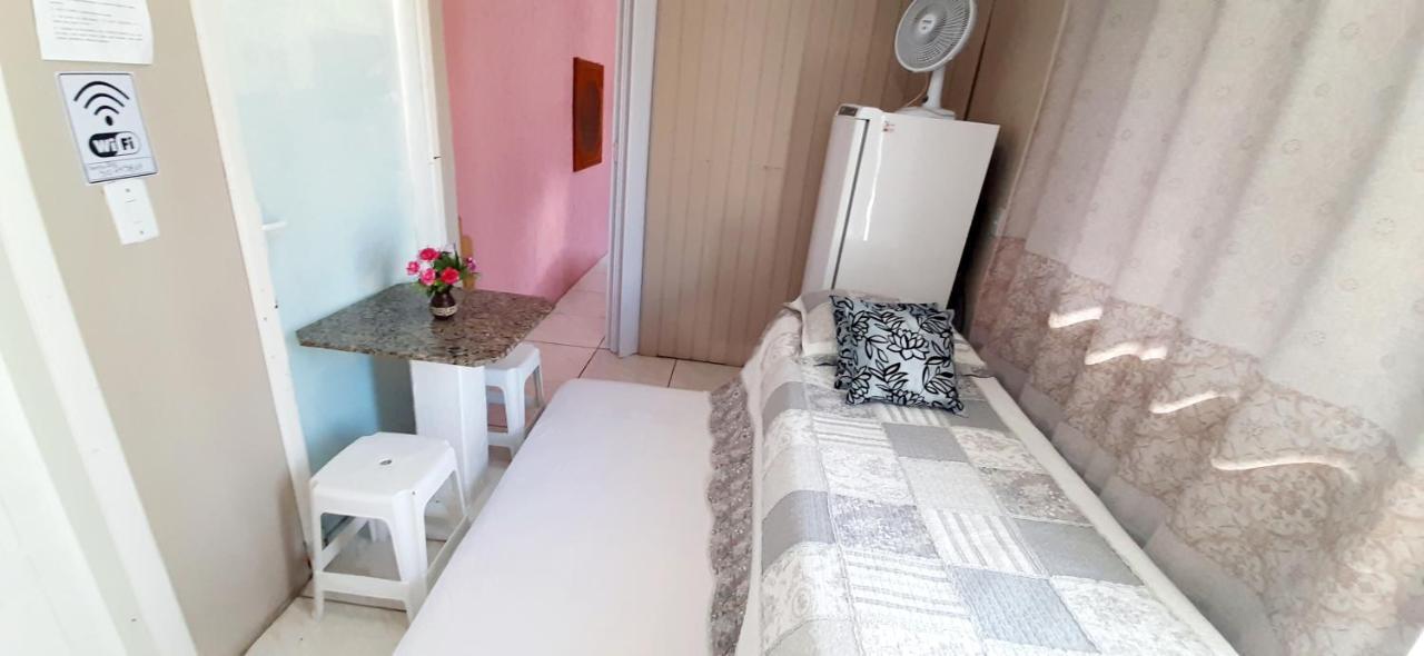 KITNET 01 em TORRES-RS - MELHOR CUSTO BENEFICIO na mais bela praia Gaúcha - cozinha - banheiro - ar condicionado - Smart TV 32' Android Apps Youtube - Netflix - Prime Vídeo e Wi-Fi - Estacionamento - Acomoda até 4 pessoas - Anfitriã Superhost no BnB Exterior foto
