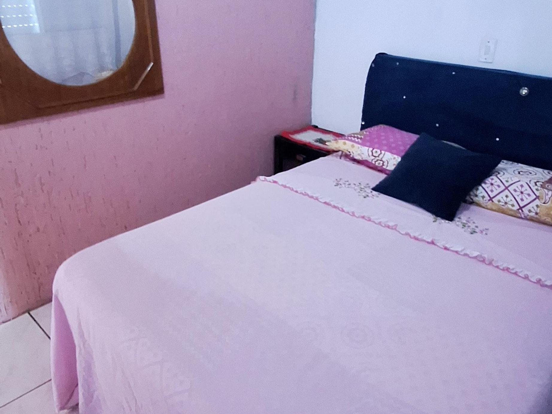 KITNET 01 em TORRES-RS - MELHOR CUSTO BENEFICIO na mais bela praia Gaúcha - cozinha - banheiro - ar condicionado - Smart TV 32' Android Apps Youtube - Netflix - Prime Vídeo e Wi-Fi - Estacionamento - Acomoda até 4 pessoas - Anfitriã Superhost no BnB Exterior foto