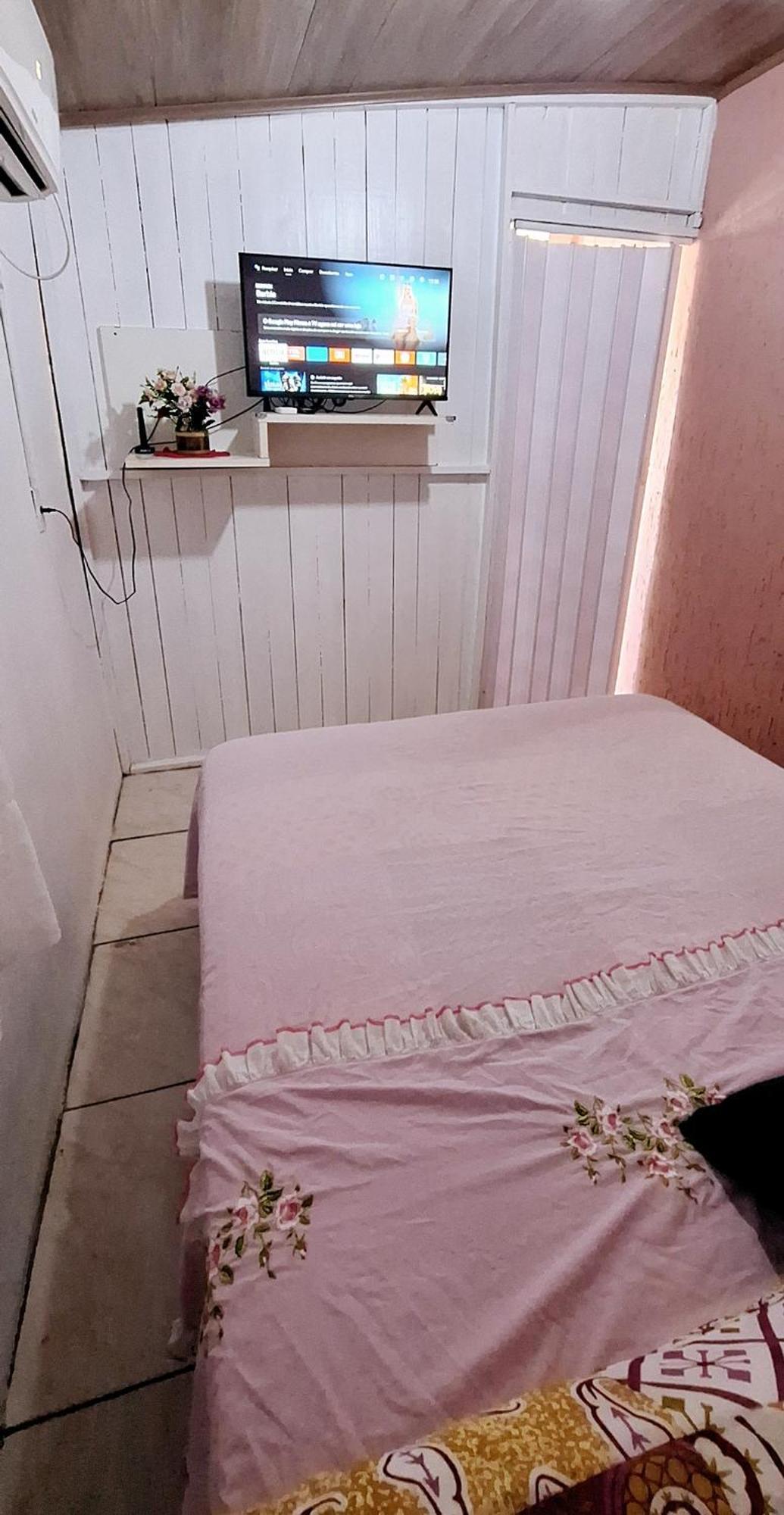 KITNET 01 em TORRES-RS - MELHOR CUSTO BENEFICIO na mais bela praia Gaúcha - cozinha - banheiro - ar condicionado - Smart TV 32' Android Apps Youtube - Netflix - Prime Vídeo e Wi-Fi - Estacionamento - Acomoda até 4 pessoas - Anfitriã Superhost no BnB Exterior foto